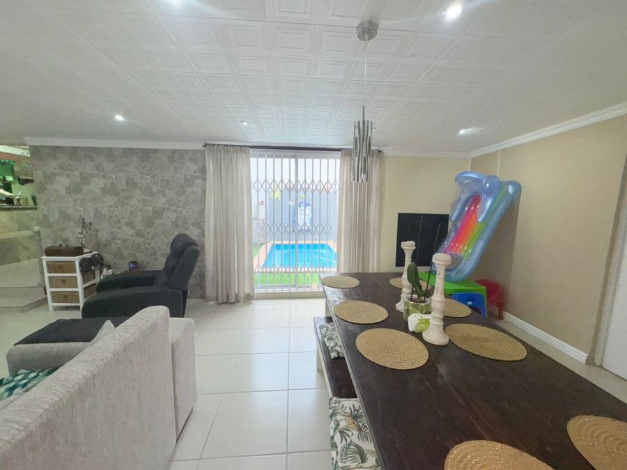 7 Bedroom Property for Sale in Sunnyridge Eastern Cape